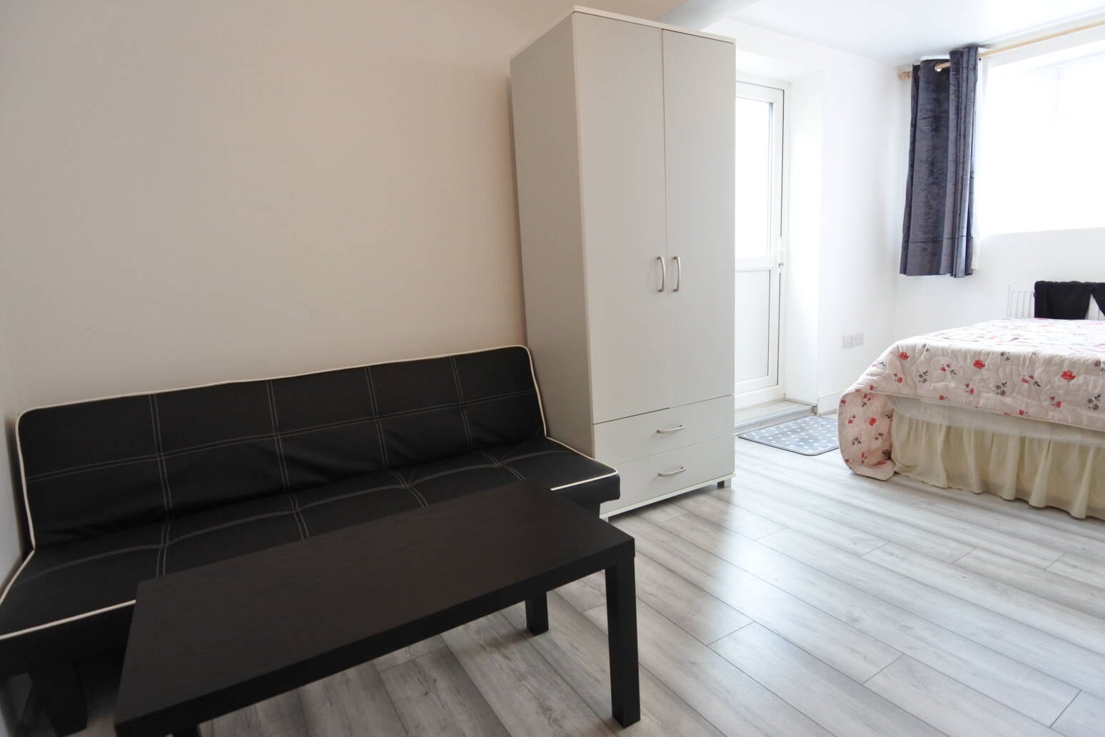 Flat Chapel Close in Greater London