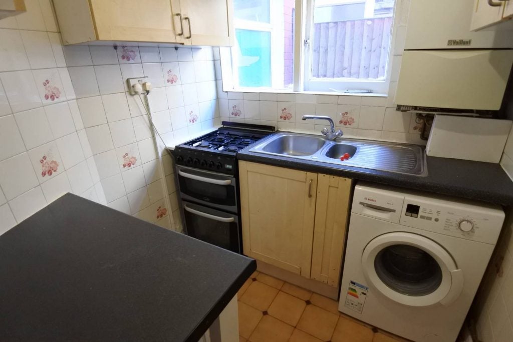 Flat Chapel Close in Greater London
