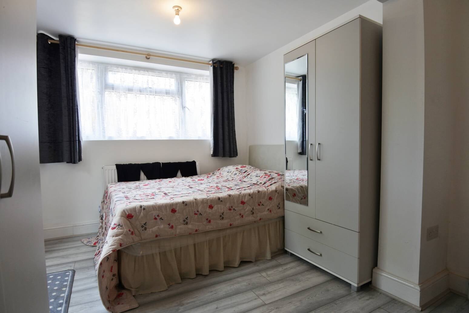 Flat Chapel Close in Greater London