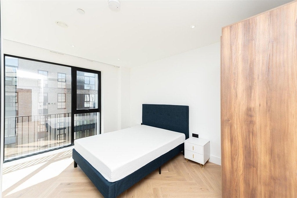 Flat Worgan Street in Greater London