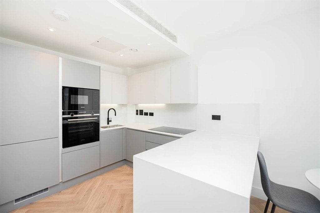 Flat Worgan Street in Greater London