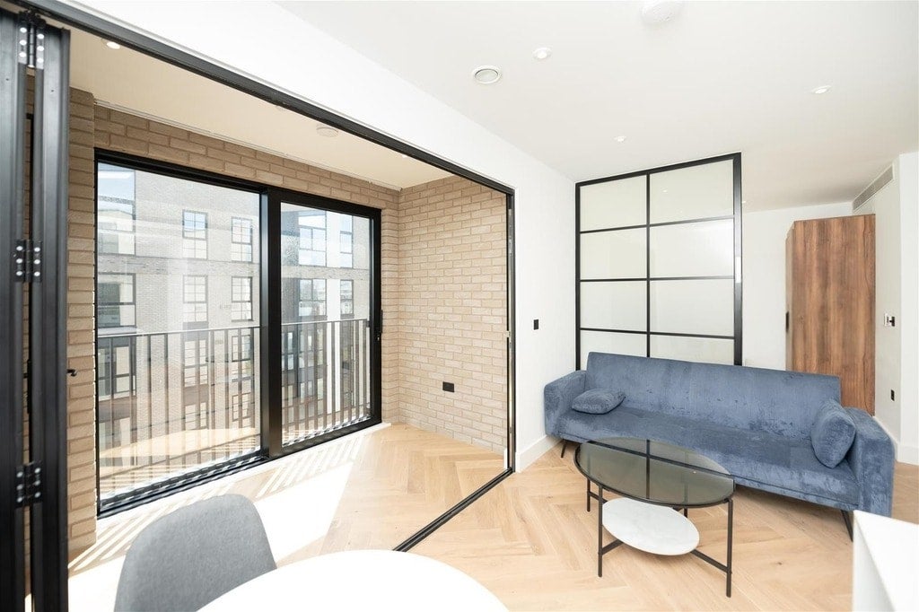 Flat Worgan Street in Greater London