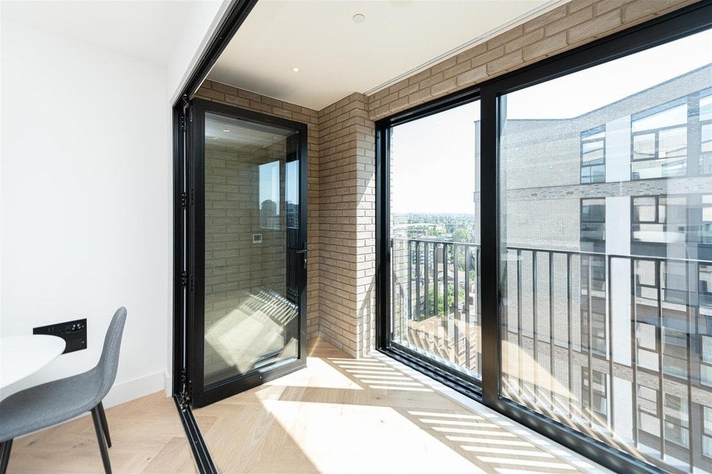 Flat Worgan Street in Greater London