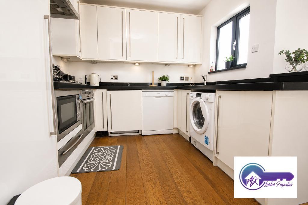 Flat Ironmonger Row in Greater London