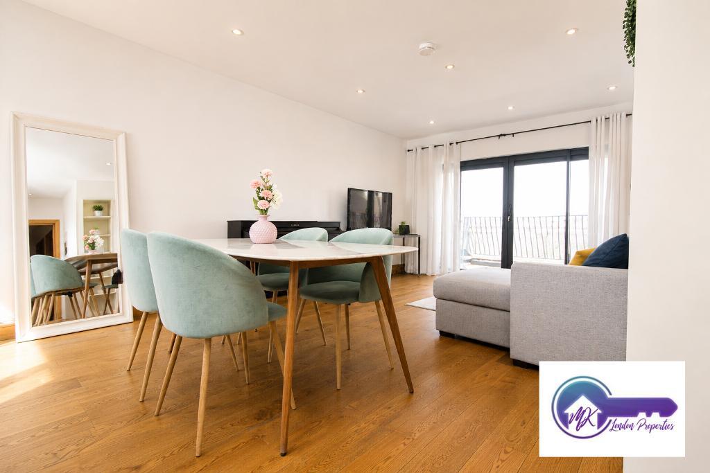 Flat Ironmonger Row in Greater London