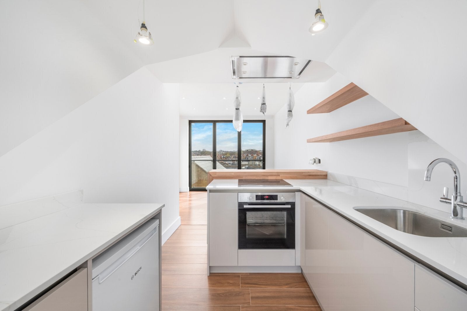Flat Garratt Lane in Greater London