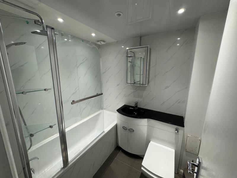 Flat Plowman Close in Greater London