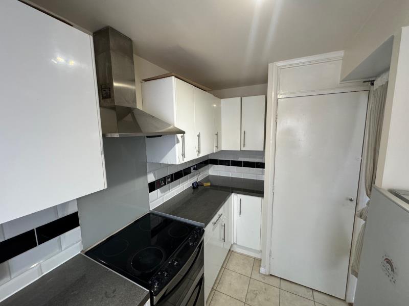 Flat Plowman Close in Greater London