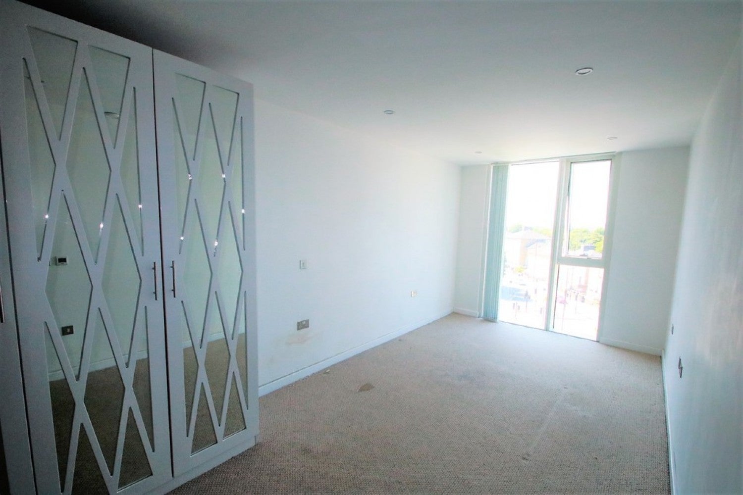 Flat Woburn Road in Greater London
