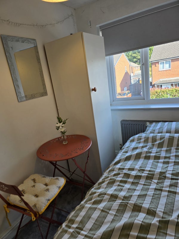 Room Sneyd Street in Stoke-on-Trent