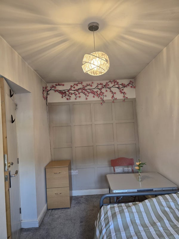 Room Sneyd Street in Stoke-on-Trent