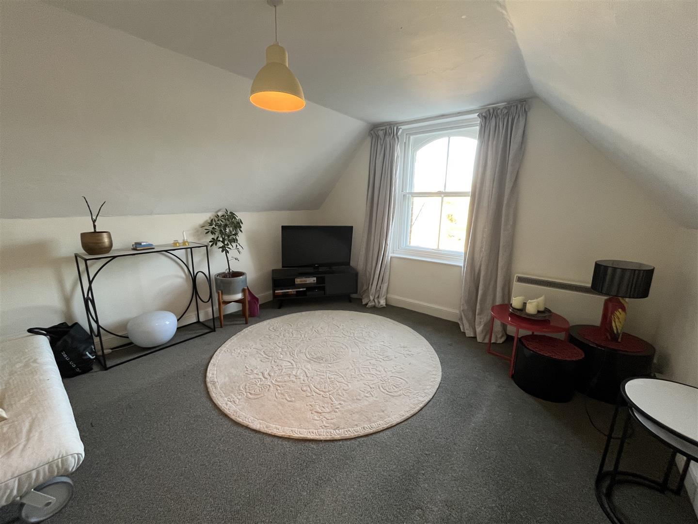 Flat Hogshill Street in Beaminster
