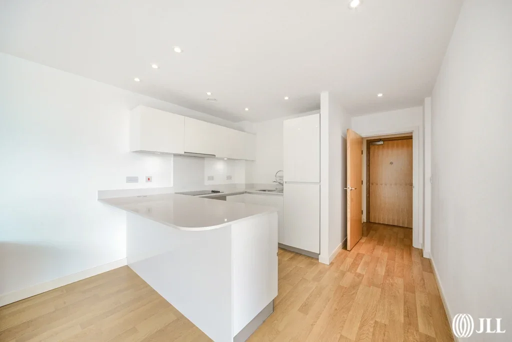 Flat Riverside Gardens in Greater London