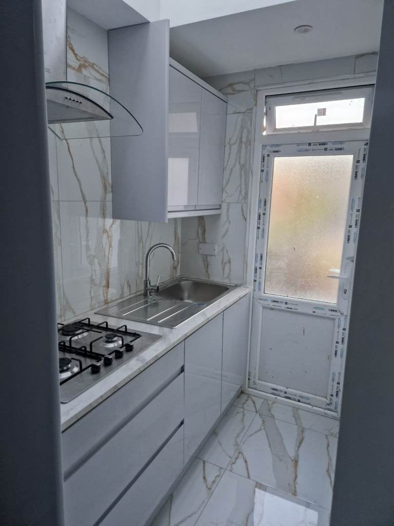 Room Thornton Road in Greater London