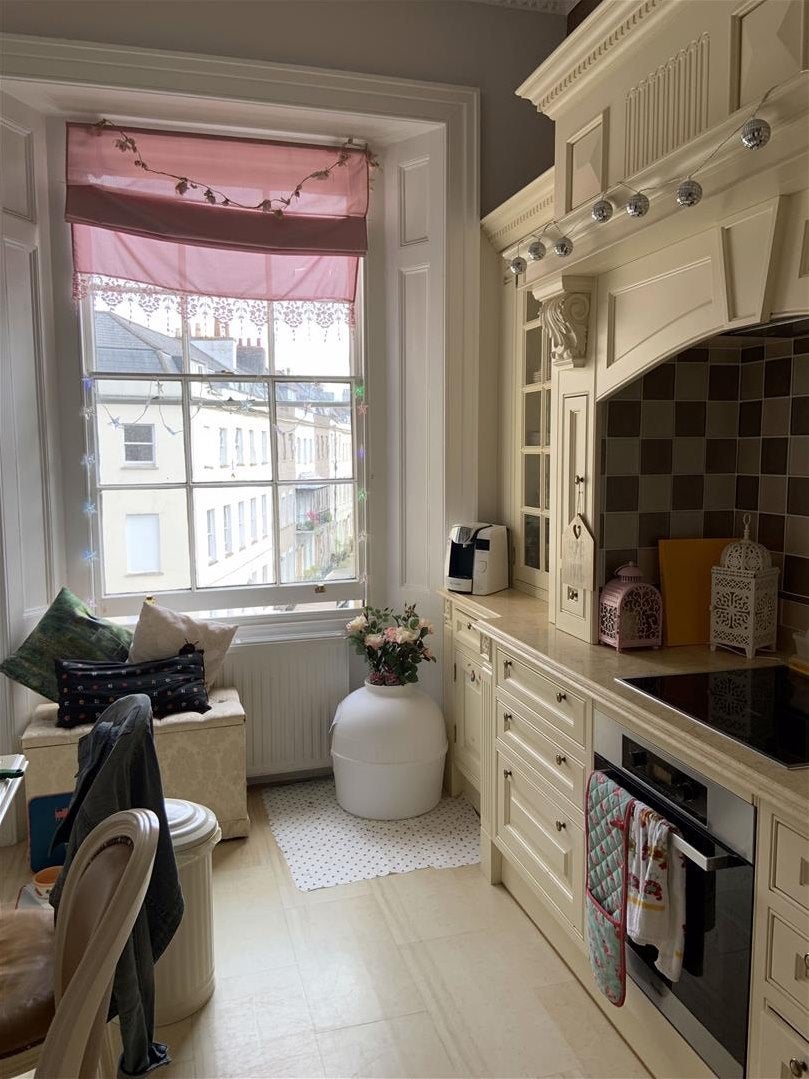 Room Lansdown Road in Bristol