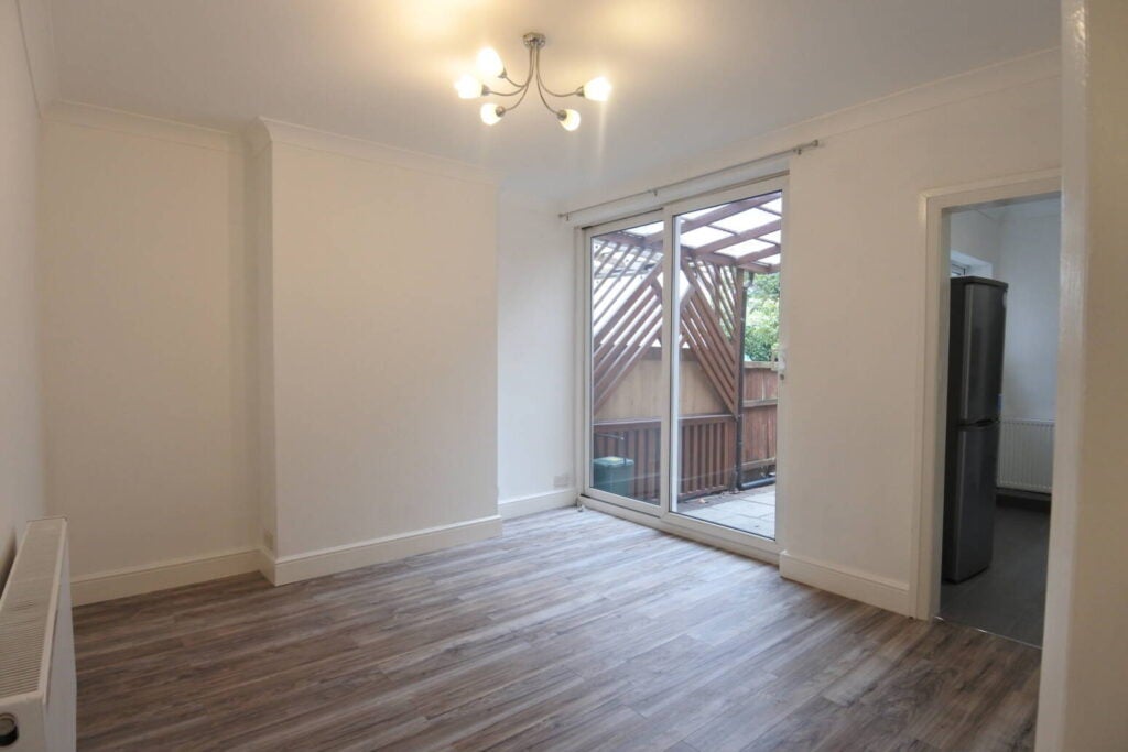 Flat Chapel Close in Greater London
