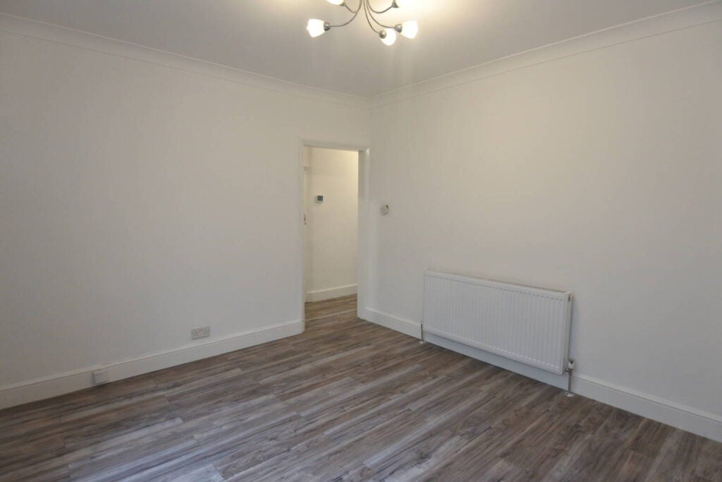 Flat Chapel Close in Greater London