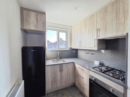 Flat Honeypot Lane in Greater London