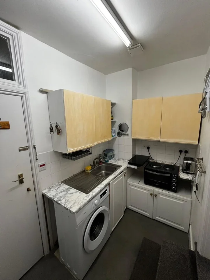 Flat Franciscan Road in Greater London