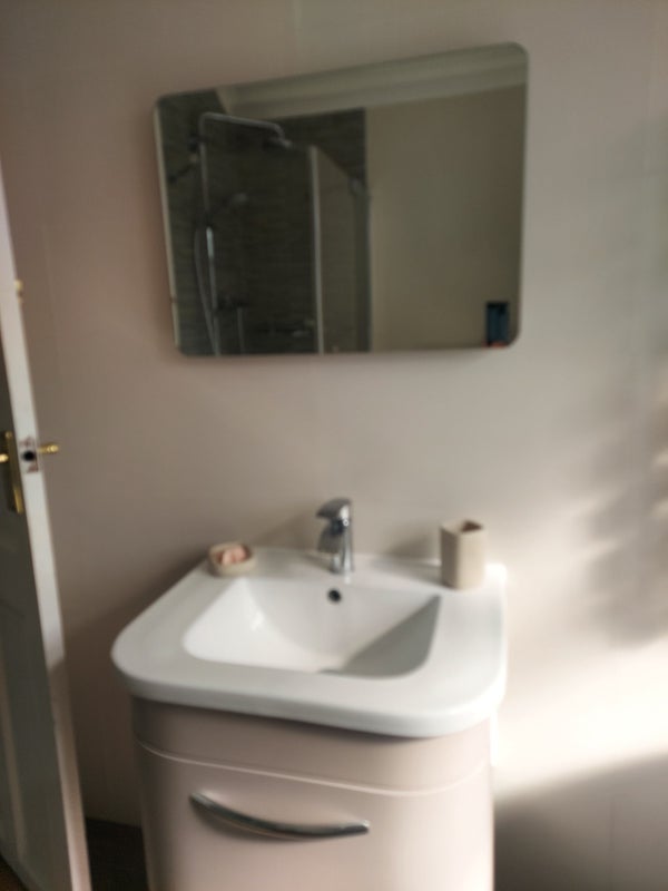Room Homer Road in Greater London