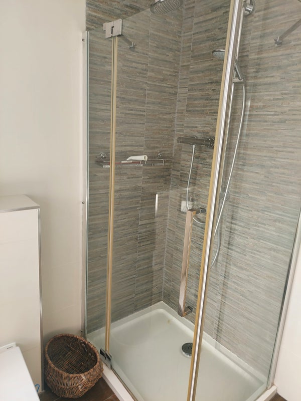 Room Homer Road in Greater London