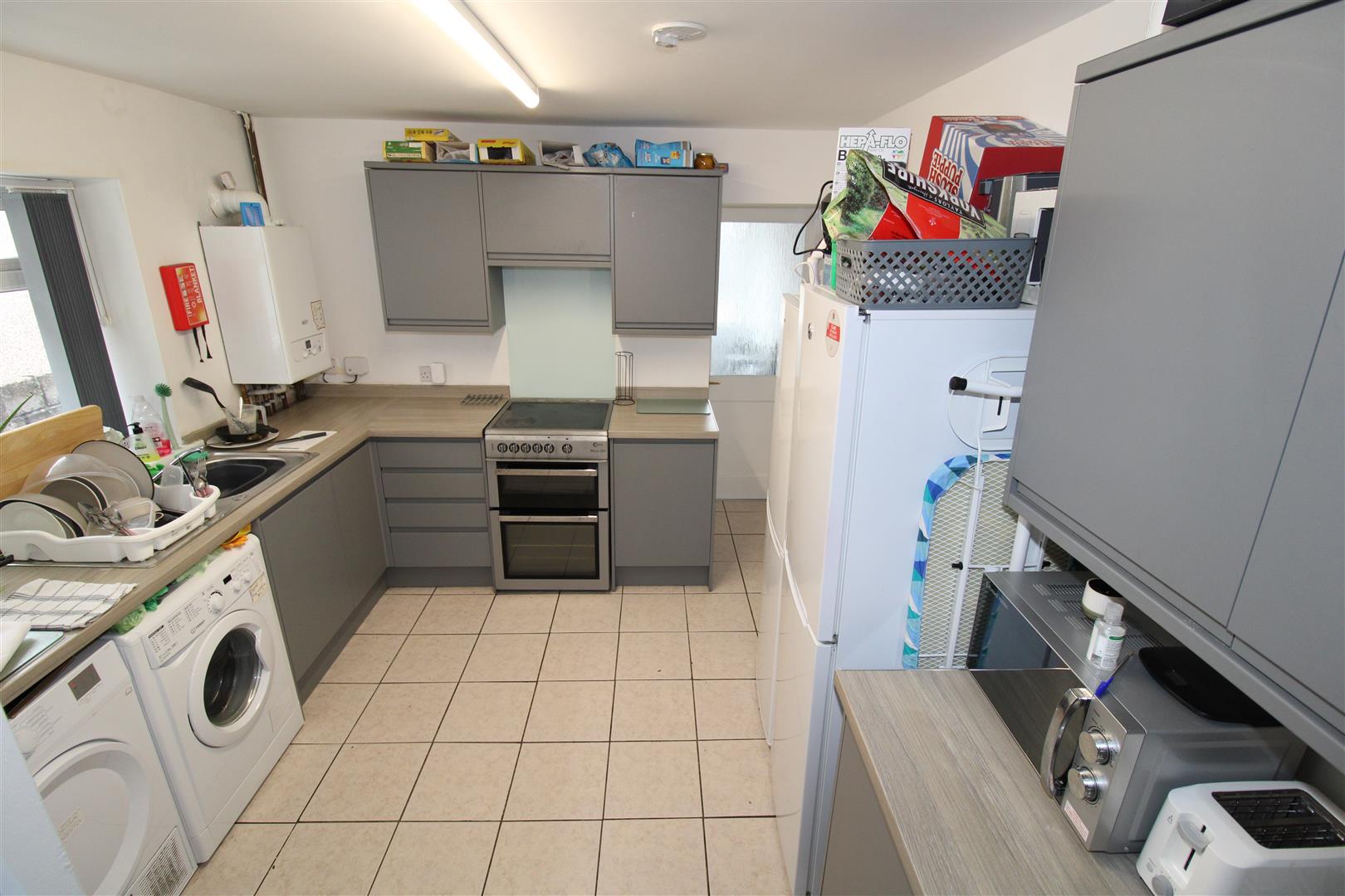 Flat Collins Terrace in Pontypridd