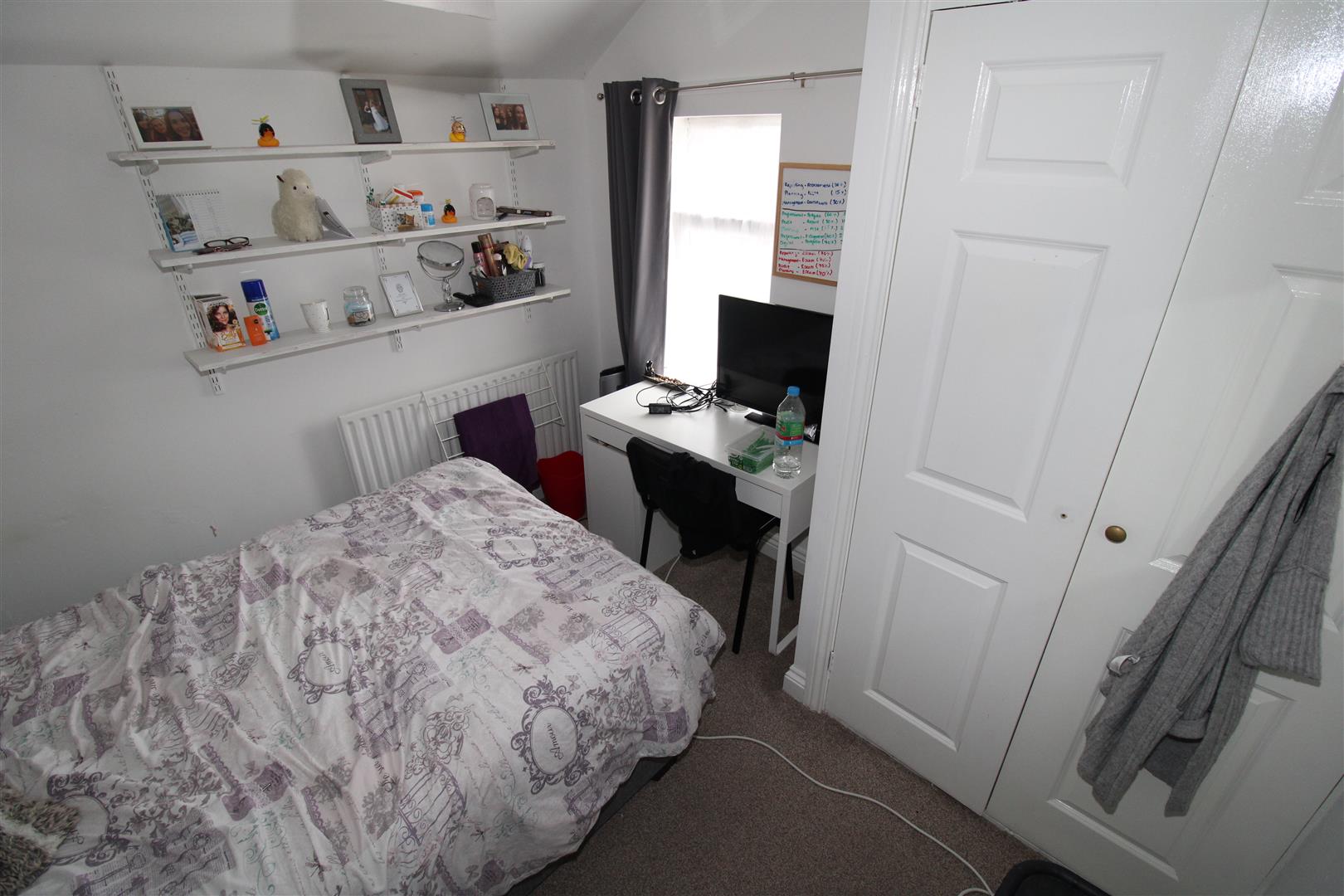Flat Collins Terrace in Pontypridd