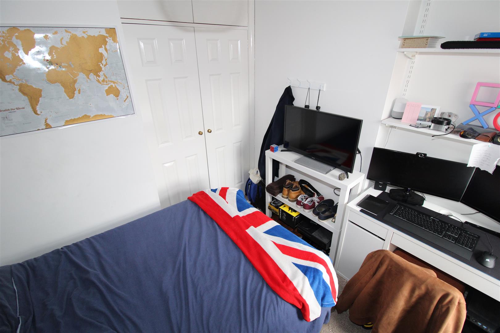Flat Collins Terrace in Pontypridd