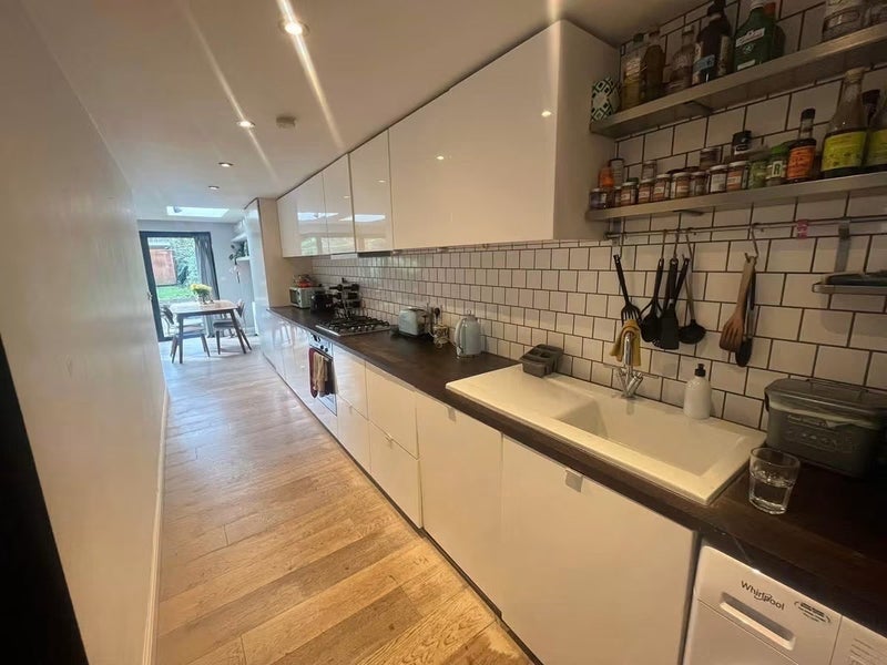 Flat Endymion Road in Greater London