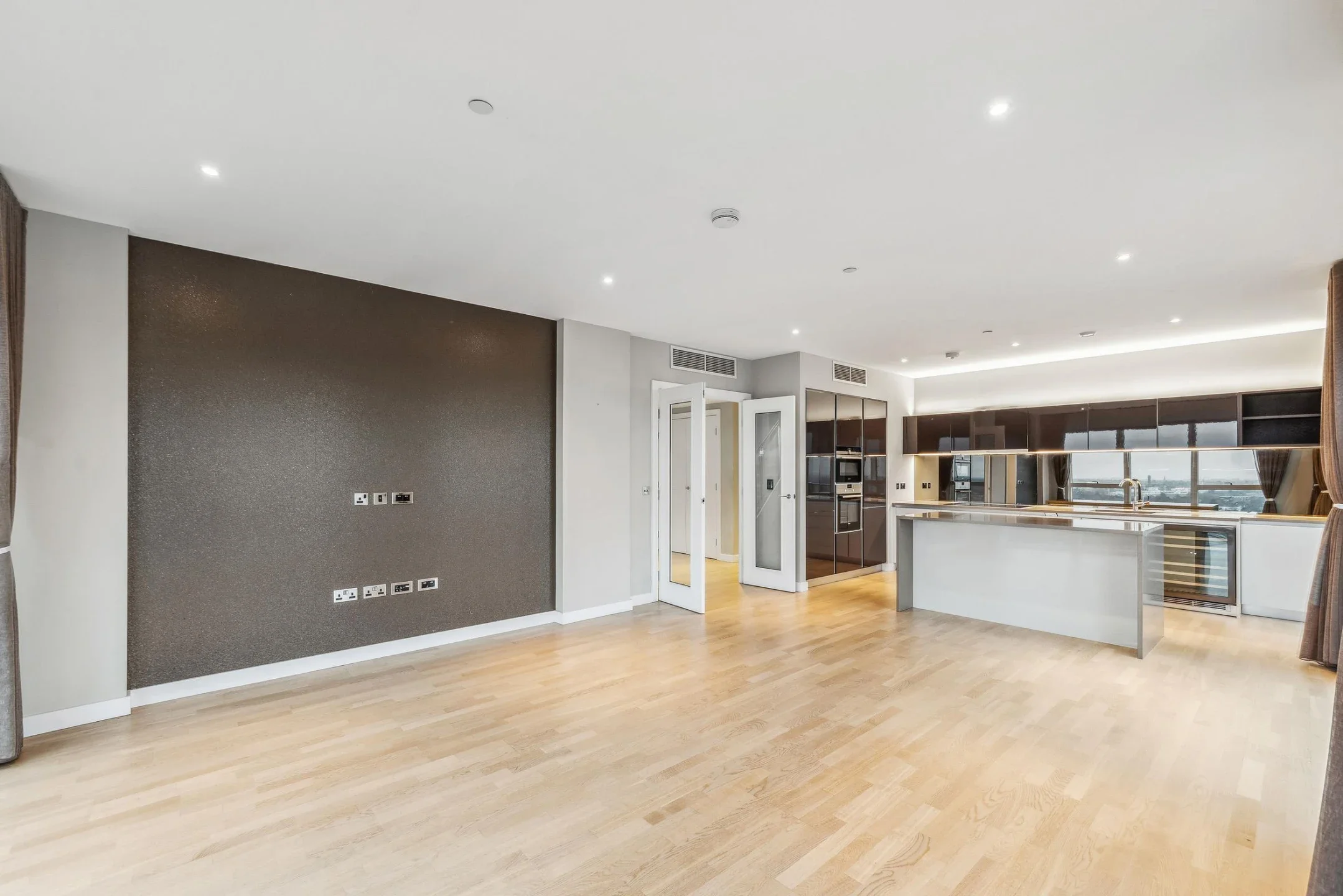 Flat Pump House Crescent in Greater London