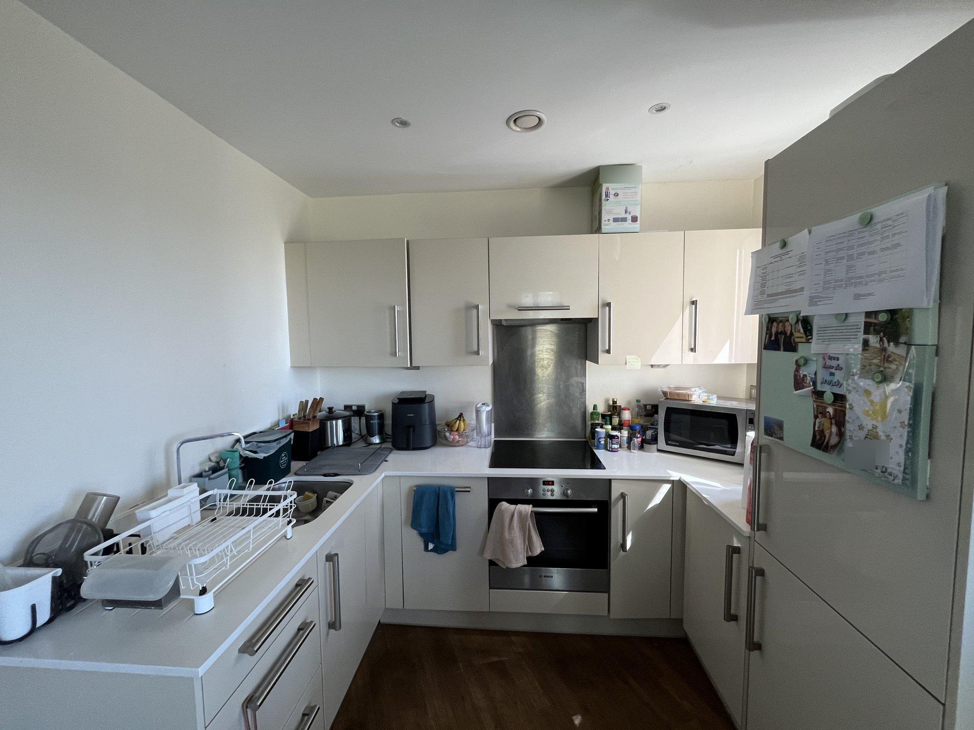 Flat Ealing Road in Greater London