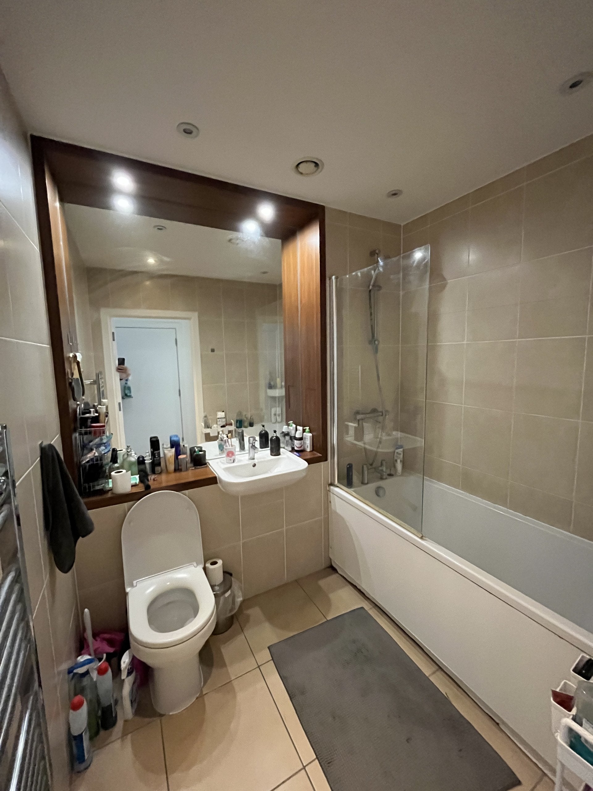 Flat Ealing Road in Greater London