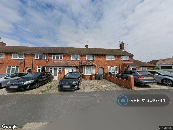 House Buckingham Road in Hertsmere