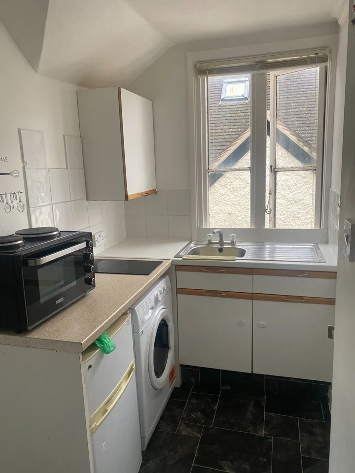 Flat Waterden Road in Guildford