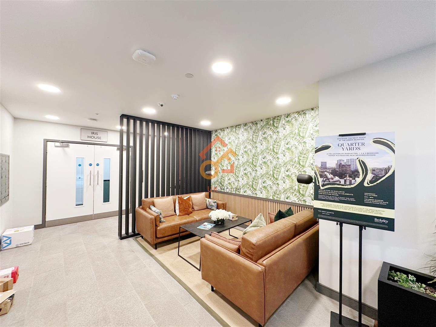 Flat Cedrus Avenue in Greater London