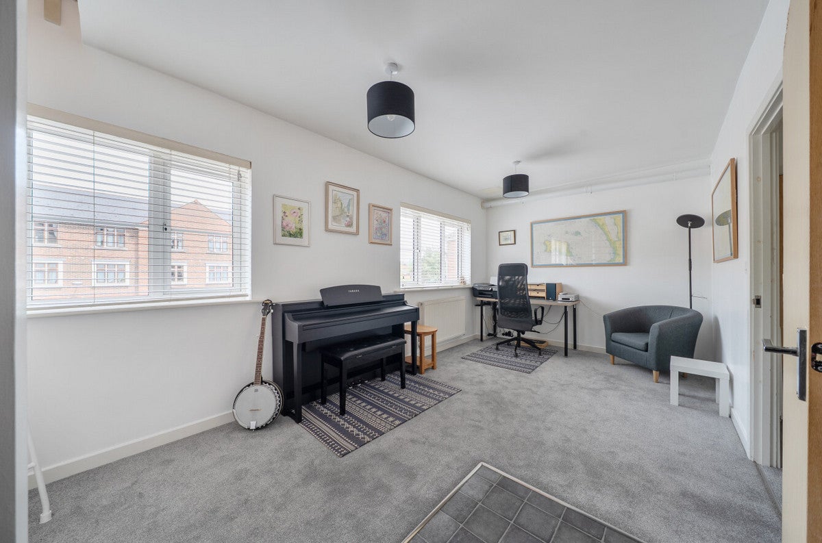 Flat Spiro Close in Horsham