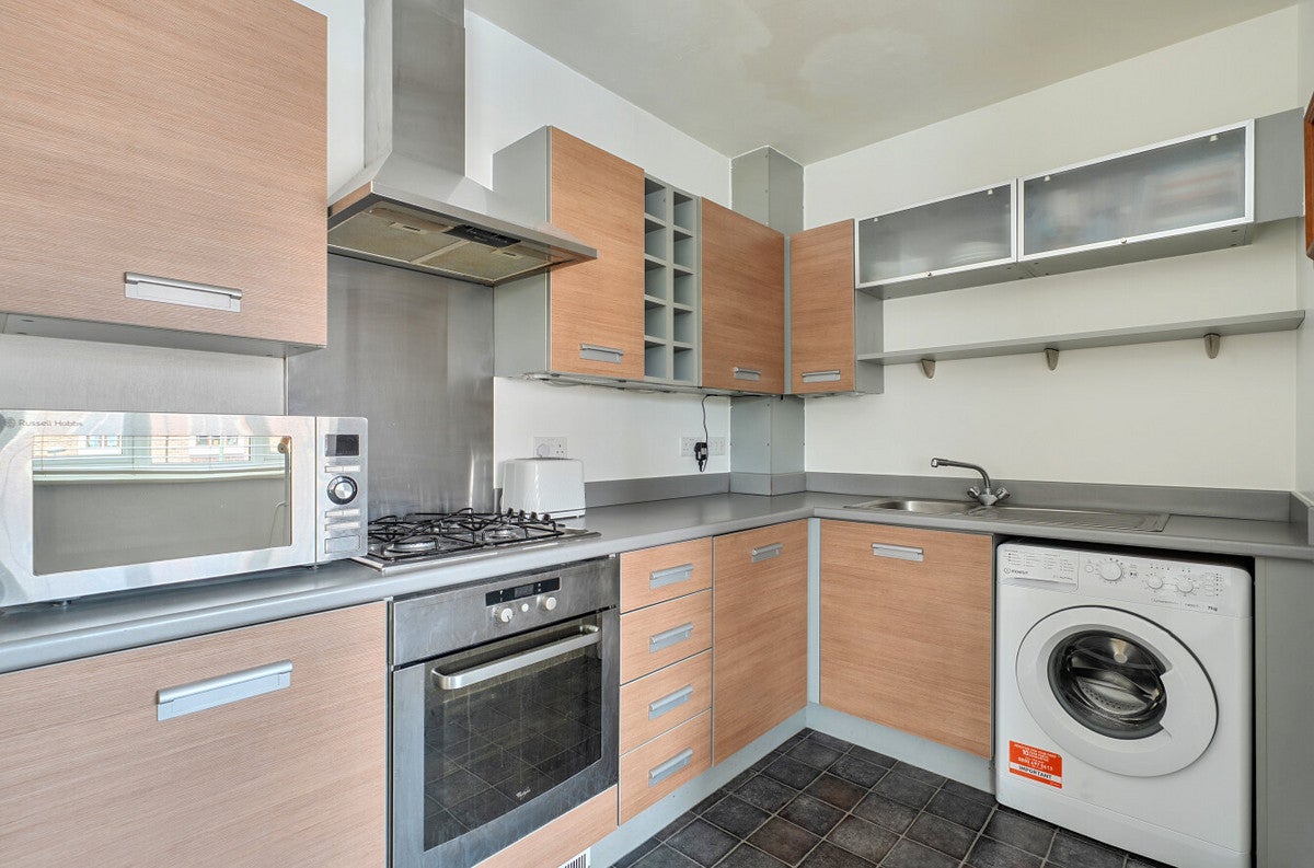 Flat Spiro Close in Horsham