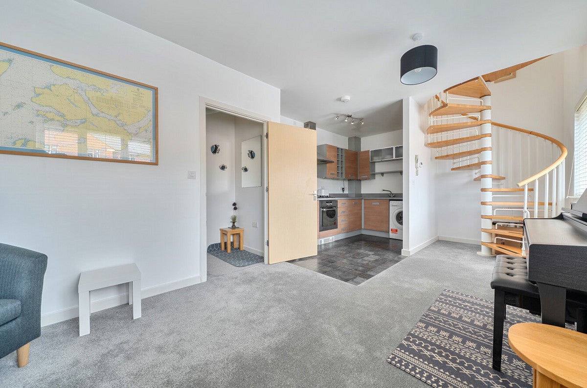 Flat Spiro Close in Horsham