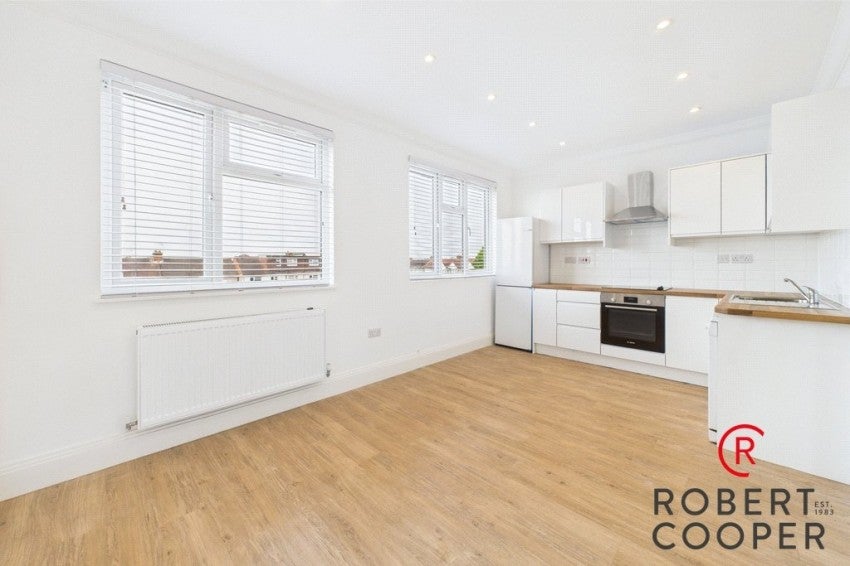 Flat Victoria Road in Greater London