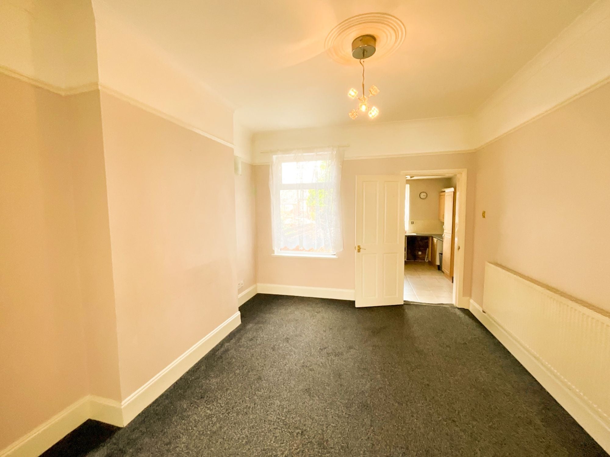 House Earlesmere Avenue in Doncaster