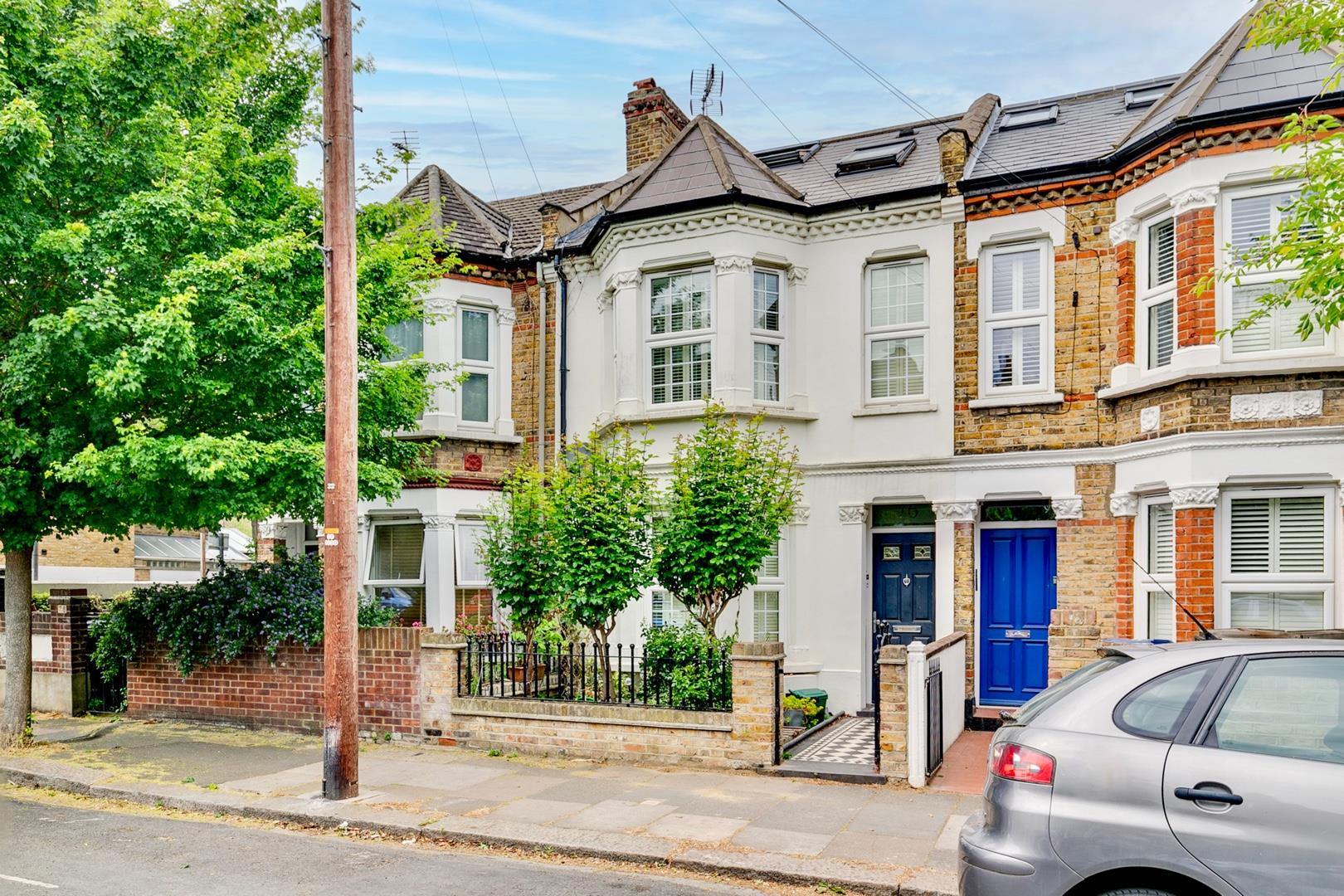 Flat Rothschild Road in London