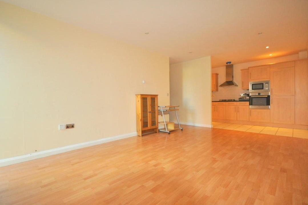 Flat Ascot Road in Watford