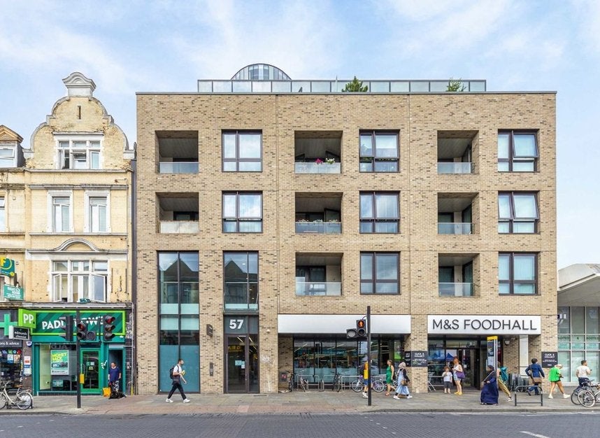Flat Kingsland High Street in Greater London
