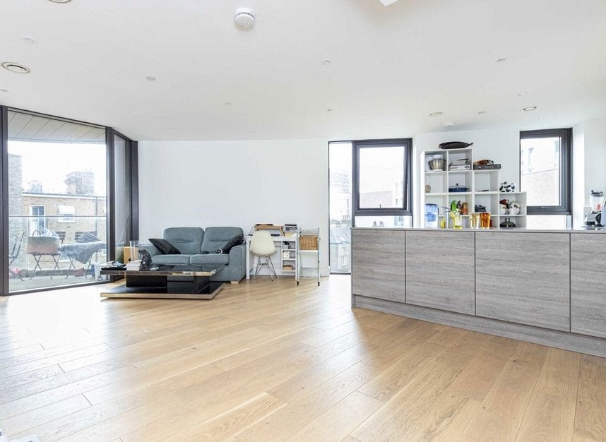 Flat Kingsland High Street in Greater London