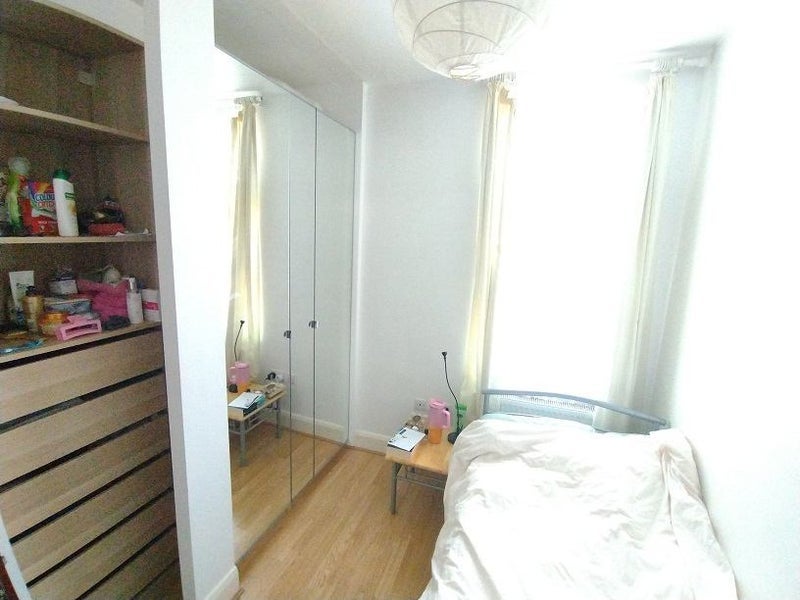 Room Rockhall Road in Greater London