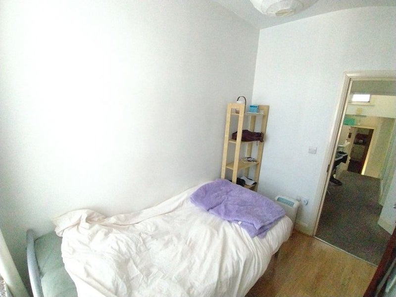 Room Rockhall Road in Greater London