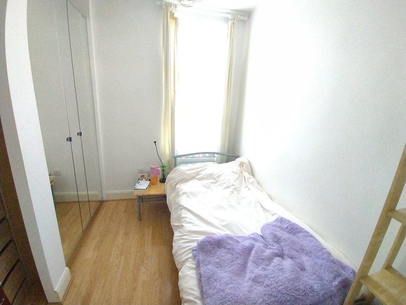 Room Rockhall Road in Greater London