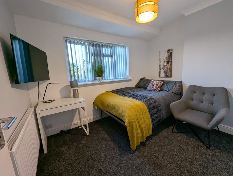 Room St. George's Crescent in Slough