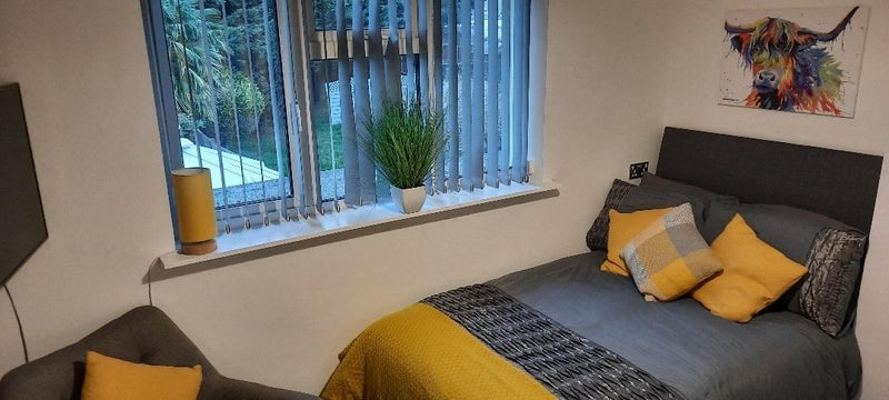 Room St. George's Crescent in Slough