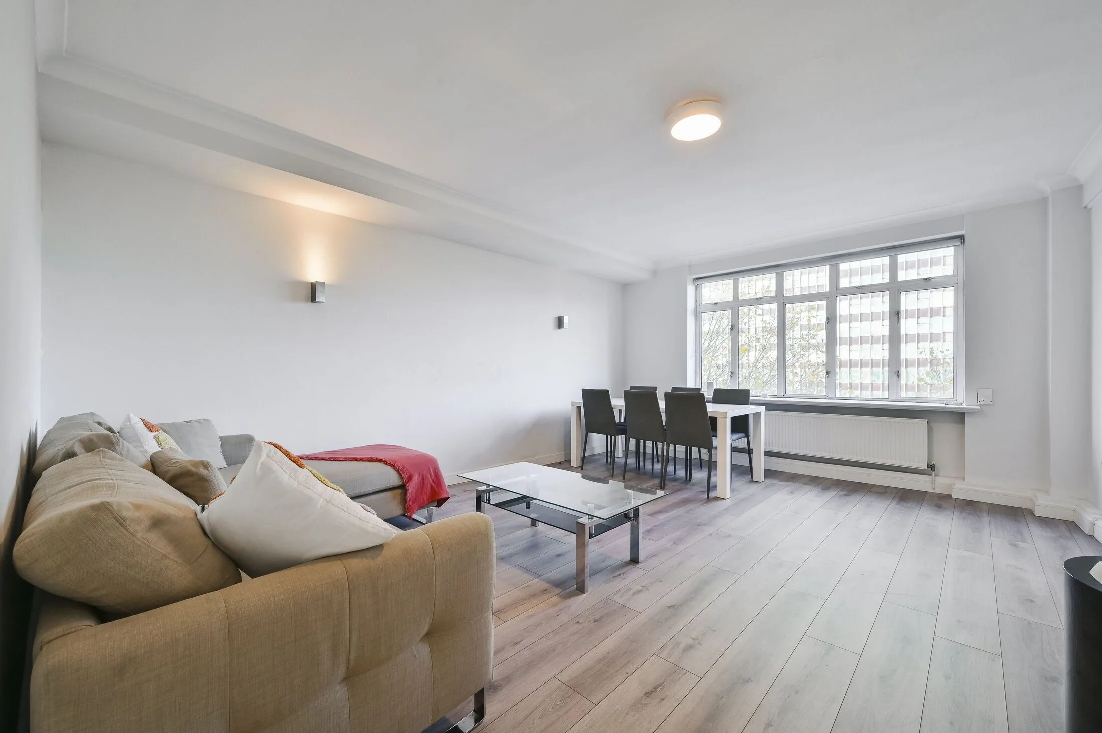 Flat Warren Street in Greater London